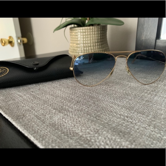 *AUTHENTIC* Ray Ban Blue Gradiant Gold Sunglasses main image 8